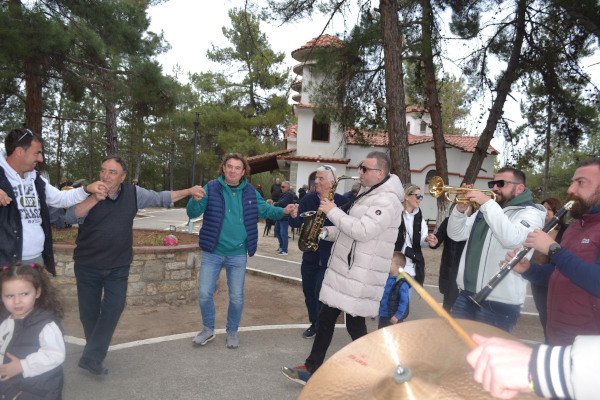 Καθαρή Δευτέρα στο ξωκλήσι του Αγίου Κωνσταντίνου στον Κρόκο