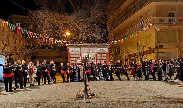 Φανοί: Tο αποκριάτικο ξεφάντωμα της Κοζάνης με τα σκωπτικά τραγούδια