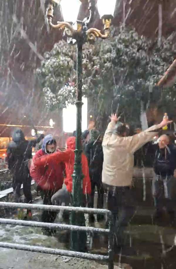 Ξεκίνησε ο χορός στο χιόνι από το φανό Πηγάδ’ απ’το Κεραμαριό