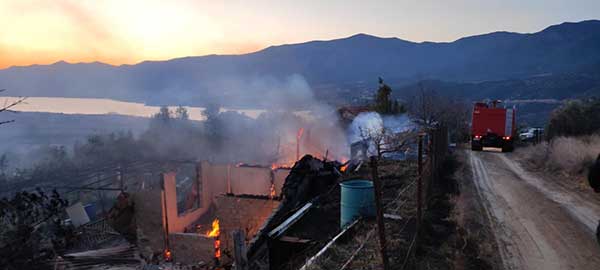 Παρανάλωμα της φωτιάς έγινε μια αγροτική αποθήκη στη θέση Κούρναβος της Αγίας Κυριακής Βελβεντού