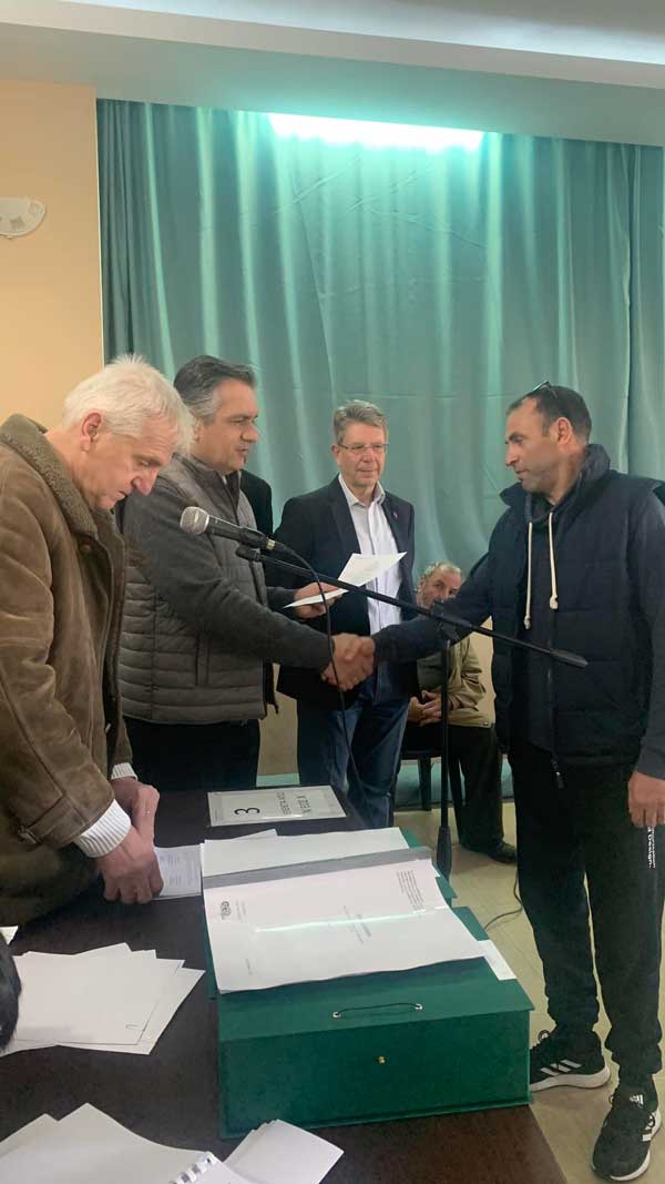Επίδοση τίτλων κυριότητας από τον αναδασμό του αγροκτήματος Αμμοχωρίου