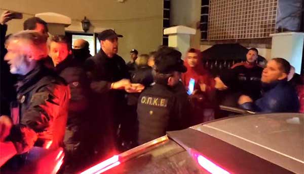 Καστοριά – Τραγικές εικόνες έξω από ξενοδοχείο σε διαδικασία κατάσχεσης (Βίντεο)