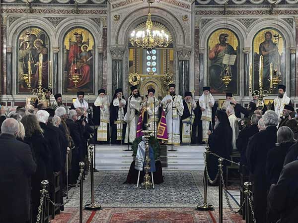 Το “ύστατο χαίρε” στον Μητροπολίτη Γέροντα Περγάμου κυρό Ιωάννη