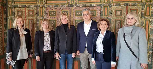 Επίσκεψη και ξενάγηση της συζύγου του Πρωθυπουργού Μαρέβα Μητσοτάκη στη Σιάτιστα