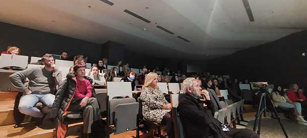Με την προβολή του ντοκιμαντέρ «Μύρτις: το κορίτσι που γεννήθηκε δύο φορές» συνεχίστηκαν οι παράλληλες εκδηλώσεις στο πλαίσιο της έκθεσης “Μύρτις”