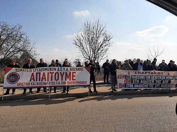 Στο ύψος της Alfa οι διαδηλωτές -Μπλόκο της αστυνομίας