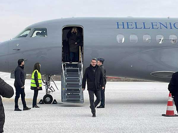 Έφτασε στο αεροδρόμιο Καστοριάς ο Πρωθυπουργός Κυριάκος Μητσοτάκης