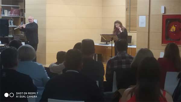 Στιγμιότυπα από την εκδήλωση «Ίυγξ και Βέμβιξ» της μεσοφώνου Αγγελικής Καθαρίου