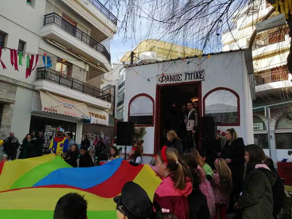 Άναψε ο παιδικός φανός της Γιτιάς