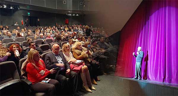 Τα πειράγματα του Γιάννη Πλόσκα στον Μιχάλη Παπαδόπουλο: Είτε είσαι πάλι υπουργός είτε όχι, εμάς το ίδιο μας κάνει