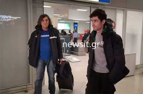 Μίλτος Τεντόγλου στην επιστροφή του στην Ελλάδα: «Απαράδεκτη και προσβλητική απόφαση, δεν ξέρουν τι τους γίνεται»-Σε δημοπρασία τα περιβόητα παπούτσια για τους σεισμόπληκτους της Τουρκίας