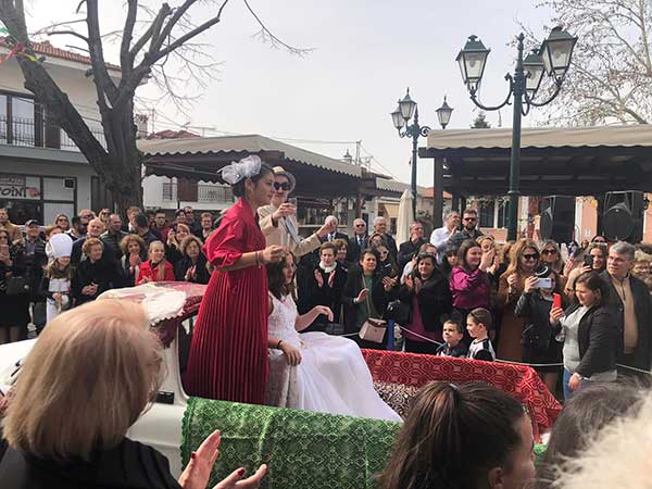 Αποκριάτικη παρέλαση μαθητών των σχολείων στο Βελβεντό