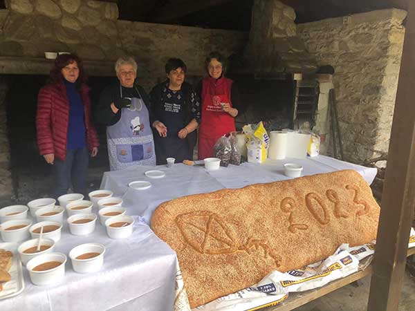 Βελβεντό: Καθαρή Δευτέρα με φασολάδα, λαγάνες και νηστίσιμα στον Αη Λιά