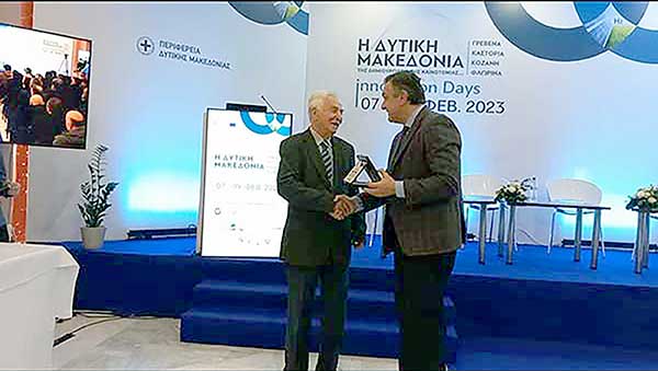 Βράβευση στον Χαρίλαο Χλιάπα ως επιτυχημένου επιχειρηματία της περιοχή