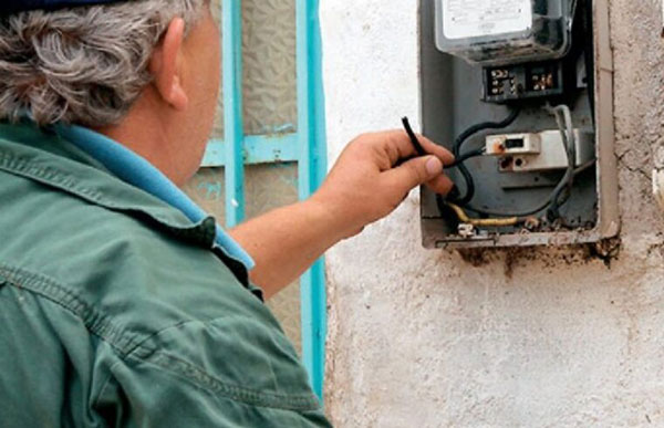Άργος Ορεστικό: Άγνωστοι εξαπάτησαν ηλικιωμένο προσποιούμενοι τους υπαλλήλους της ΔΕΗ – Απέσπασαν σημαντικό χρηματικό ποσό