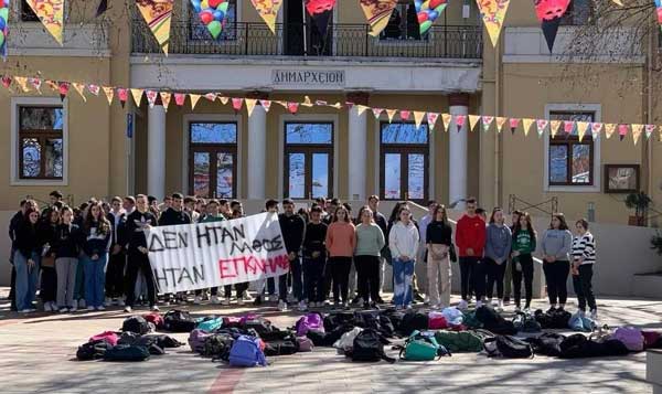 Δεν ήταν λάθος, ήταν έγκλημα-Διαμαρτυρία μαθητών Σερβίων για το δυστύχημα στα Τέμπη