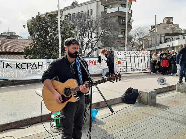 Ένα τραγούδι για τα Τέμπη από φοιτητή της Κοζάνης