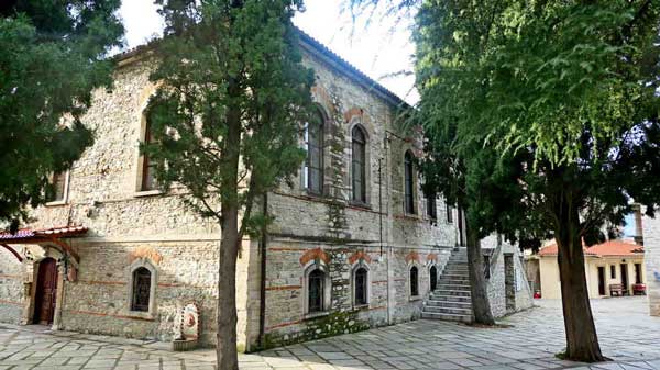 Ερίζουν Μητρόπολη και Δήμος Βελβεντού για σχολικό κτίριο!