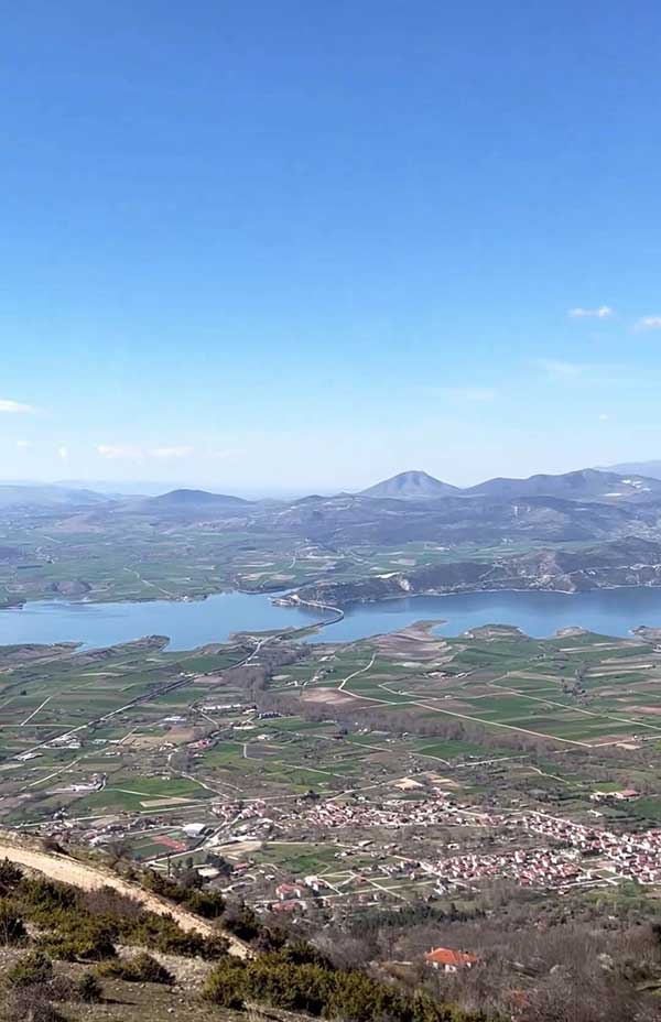 Η φανταστική θέα πάνω από την Καστανιά Σερβίων (Φωτογραφίες – βίντεο)