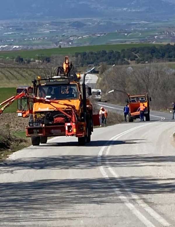 Καθαρισμός στο επαρχιακό οδικό δίκτυο Σερβίων – Αιανής (Αυλές, Γούλες) από τα συνεργεία της ΠΕ Κοζάνης