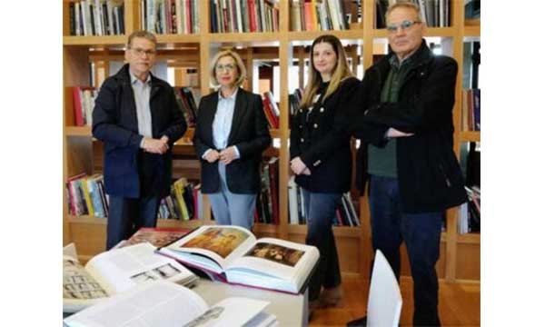 Κοβεντάρειος Δημοτική Βιβλιοθήκη Κοζάνης: Δωρεά 1.000 βιβλίων από τον Κωνστανίνο Καμπουρίδη στη μνήμη του αδερφού του Χάρη