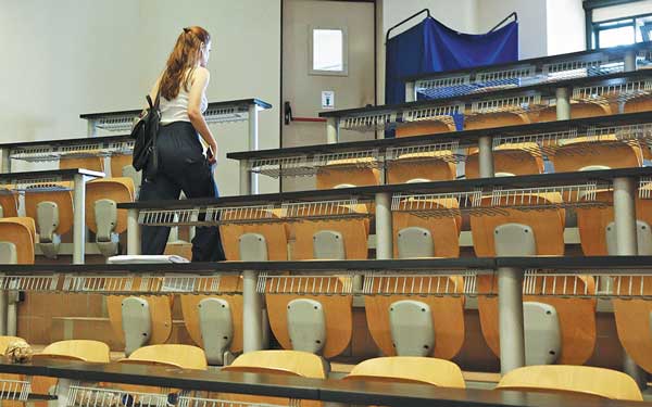 Για κάθε 100 φοιτητές που εισάγονται κάθε χρόνο στο Πανεπιστήμιο Δυτικής Μακεδονίας αποφοιτούν 24