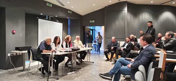 Στιγμιότυπα από την παρουσίαση του βιβλίου του Κώστα Ζουράρι «Ελληνοτρόπιο», στη Δημοτική Βιβλιοθήκη Κοζάνης