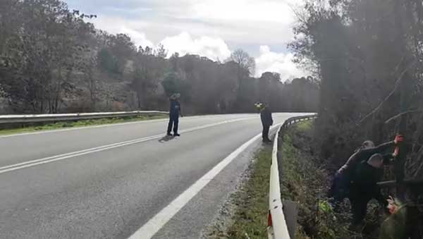 Τα Πετρανά σε συνεργασία με την Διεύθυνση Τεχνικών Υπηρεσιών Περιφέρειας Δ. Μακεδονίας καθάρισαν το επικίνδυνο σημείο στο ύψος του ξενοδοχείου Τσελίκας