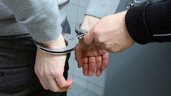 Σύλληψη 20χρονου  για επικίνδυνη σωματική βλάβη, σε περιοχή της Καστοριάς – Τραυμάτισε με σιδερένιο αντικείμενο 21χρονο 
