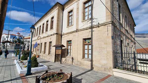 Καλλωπισμοί για το συνέδριο της ΚΕΔΕ στο Τραμπάντζειο Γυμνάσιο Σιάτιστας