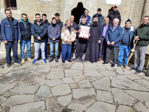 Οι Αυγερινιώτες υποδέχονται την εικόνα της Αγίας Τριάδας από το ομώνυμο μοναστήρι