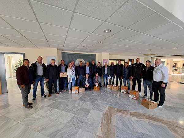 Παράδοση δέκα απινιδωτών σε τοπικές κοινότητες και σχολεία της Π.Ε. Κοζάνης