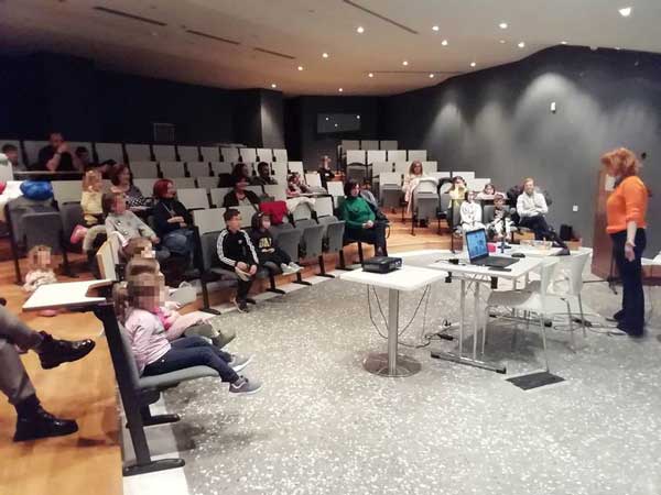 Στιγμιότυπα από την εκδήλωση «Μικροί Συγγραφείς Μεγάλες Ιστορίες» με την κα. Ελένη Γκόρα στη Κοβεντάρειο Δημοτική Βιβλιοθήκη