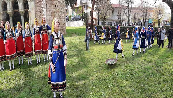 Το πήδημα της γάστρας από τις Λαζαρίνες της Αιανής