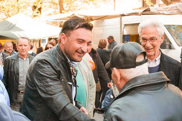 Στη λαϊκή αγορά και τα εμπορικά καταστήματα της Κοζάνης ο Σωκράτης Βατάλης