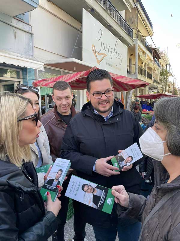 Ο Λουκάς Ζαρογιάννης στην λαϊκή αγορά της Κοζάνης