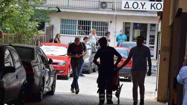 Κοζάνη: Στο Εφετείο ο δράστης της επίθεσης με τσεκούρι στη ΔΟΥ – Είχε χάσει τη ζωή του ένας υπάλληλος