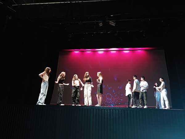 Πραγματοποιήθηκε η θεατρική παράσταση “Μαζί μπορούμε” από το Καλλιτεχνικό Σχολείο Κοζάνης και τον Σύλλογο αιμοδοτών Κοζάνης «Σταγόνα ελπίδας»