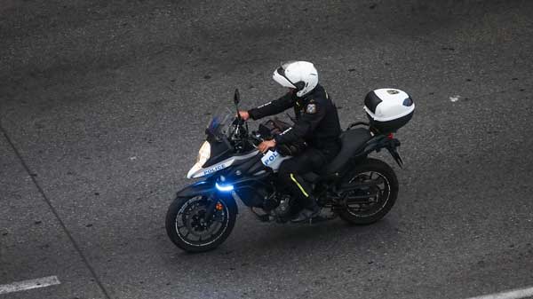 Κοζάνη: Ήρθαμε πρόσωπο με πρόσωπο, λέει ο αστυνομικός που συνέλαβε διαρρήκτες που επιχείρησαν να μπουκάρουν στο σπίτι του