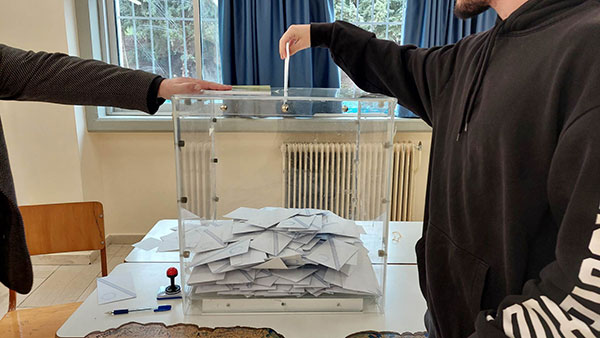 Χωρίς προβλήματα η εκλογική διαδικασία στην Π.Ε. Κοζάνης – Δείτε φωτογραφίες από το 3ο ΓΕΛ