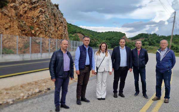 Γ.Κασαπίδης: Ολοκλήρωση των εργασιών αποκατάστασης της κατάπτωσης τεραστίων βράχων στο δρόμο προς τη Δεσκάτη στη θέση Σκάλα