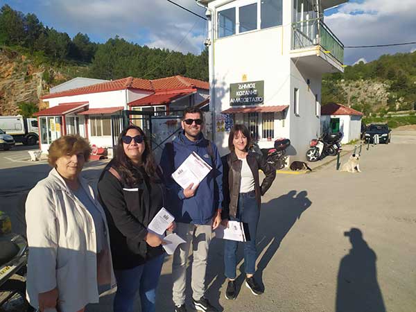 Η Φωτεινή Δημαράκη και η Τίνα Κουζιάκη στο αμαξοστάσιο του Δήμου Κοζάνης