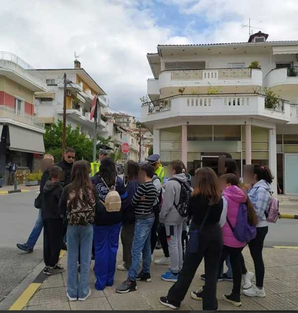 Το Τμήμα Τροχαίας Κοζάνης ενημέρωσε τους μαθητές του Δημοτικού Σχολείου Δρεπάνου για την “Κυκλοφοριακή Αγωγή και Ασφάλεια”