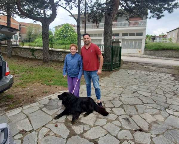 Ήρθε από Κοζάνη και υιοθέτησε αδέσποτο σκύλο από τη δομή του Δήμου Βοΐου (φωτογραφίες)