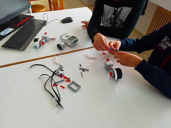 Μαθητές του 10ου Δημοτικού Σχολείου Κοζάνης συμμετείχαν σε βιωματικό εργαστήρι ρομποτικής στο ΠΕΚΤΠΕ Πτολεμαΐδας