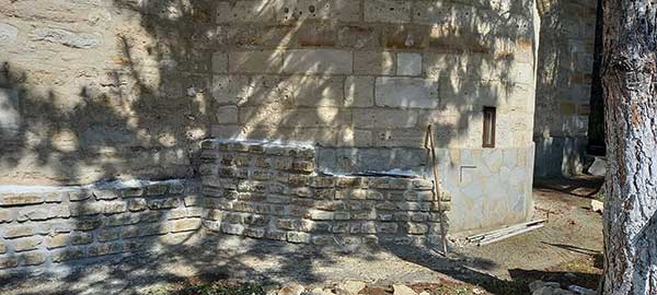 Με πέτρα στολίστηκε η πίσω πλευρά της Αγίας Παρασκευής Κρόκου