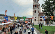 Αρκετός κόσμος επισκέφτηκε την εμποροπανήγυρη στο Δρέπανο την ημέρα του Αγίου Πνεύματος