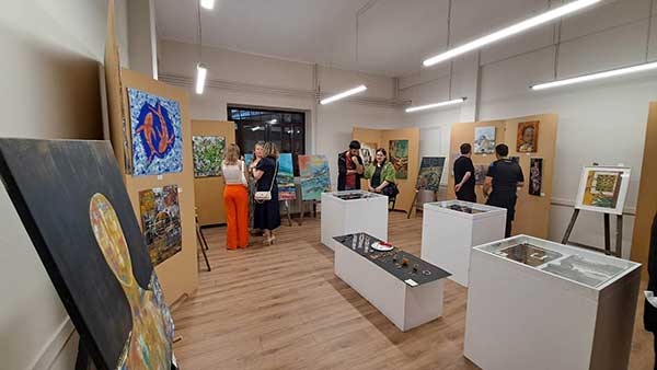 Πραγματοποιήθηκαν τα εγκαίνια της έκθεσης έργων τέχνης του Εικαστικού Εργαστηρίου Δήμου Κοζάνης και του τμήματος Ζωγραφικής Ενηλίκων