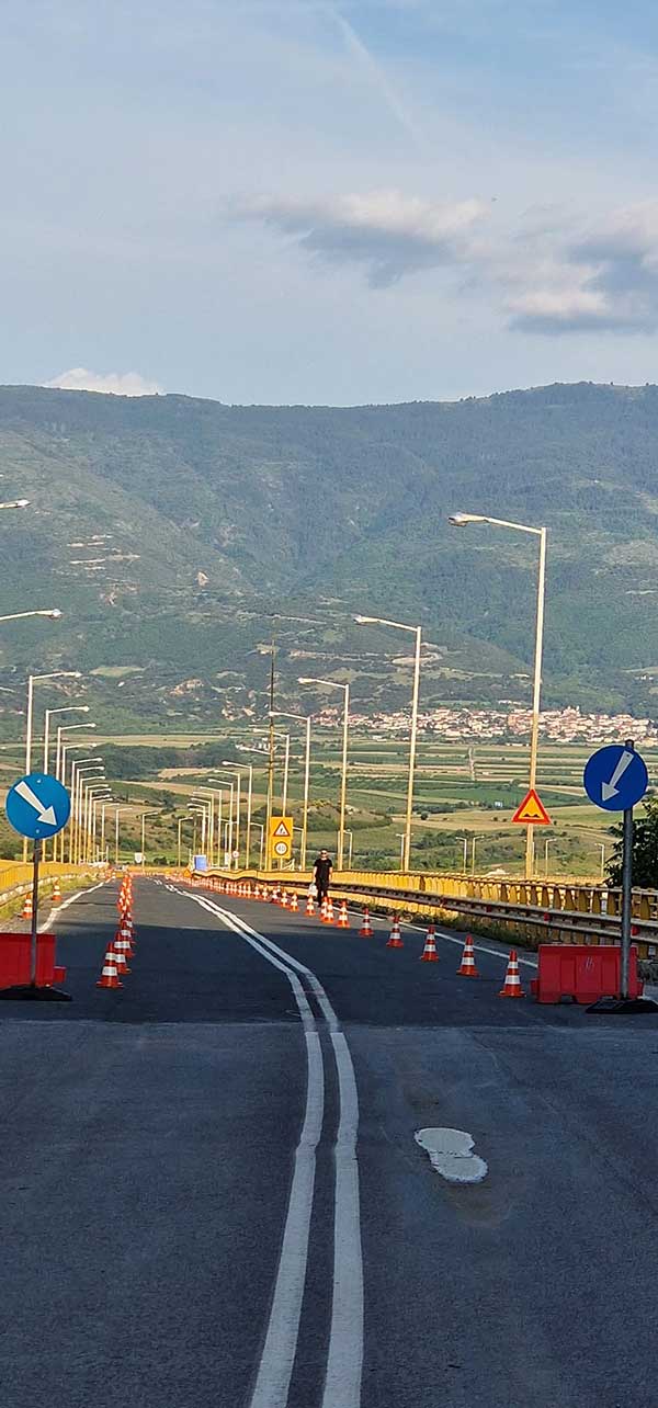 Φωτογραφίες από τις προετοιμασίες για το άνοιγμα της γέφυρας των Σερβίων