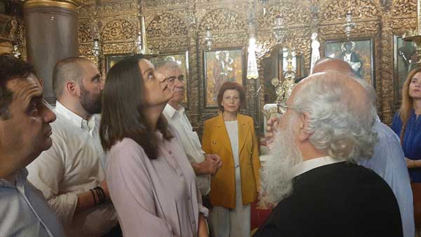 Γιατί ο Ιερός Ναός Αγίου Νικολάου είναι χτισμένος σε χαμηλότερο επίπεδο από το δρόμο
